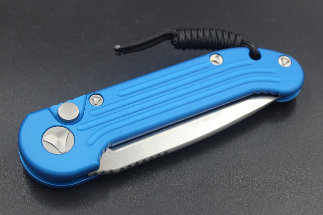 Нож Microtech LUDT 135-4BL c автоматическим открытием клинка.