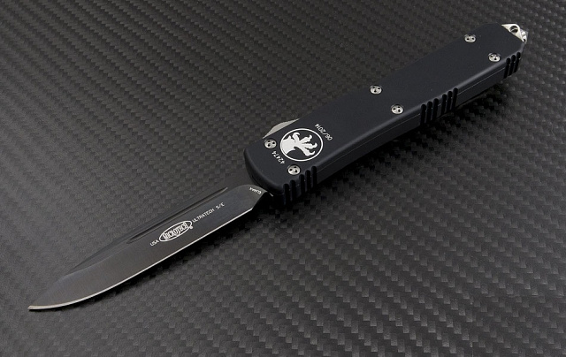 Нож Microtech Ultratech Satin 121-1 с автоматическим открытием/закрытием клинка.