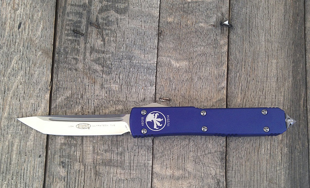 Нож Microtech Ultratech Satin 123-4BL с автоматическим открытием/закрытием клинка.