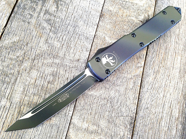 Нож Microtech Ultratech Black 123-1GC с автоматическим открытием/закрытием клинка.