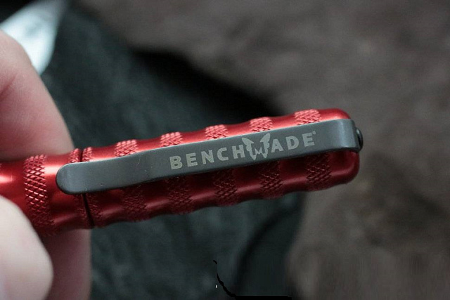 Тактическая ручка Benchmade BM1100-8 - красная ручка, черные чернила