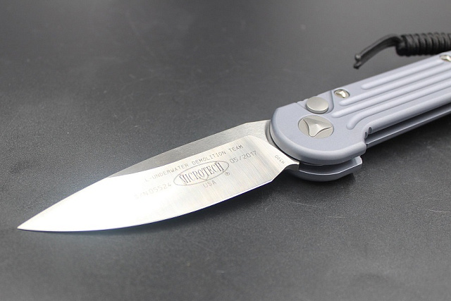 Нож Microtech LUDT 135-4GY c автоматическим открытием клинка.